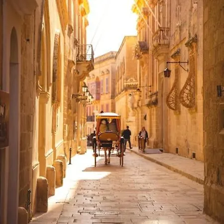 Appartamento A Lovely 3br Maisonette In Lovely Town Of By 360 Estates