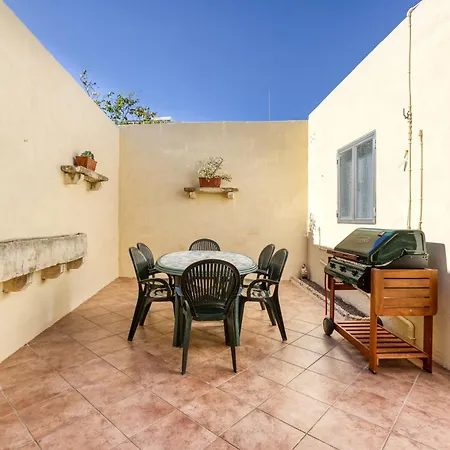 A Lovely 3br Maisonette In Lovely Town Of By 360 Estates Appartamento
