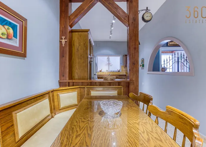 A Lovely 3br Maisonette In Lovely Town Of By 360 Estates 아파트