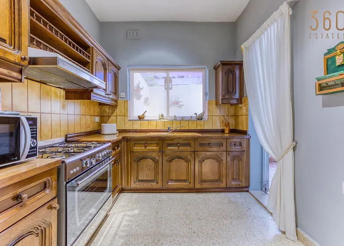 아파트 A Lovely 3br Maisonette In Lovely Town Of By 360 Estates