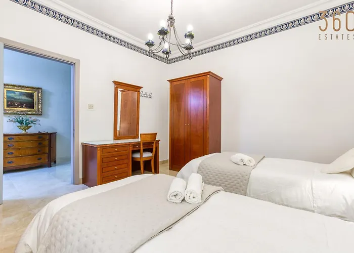 A Lovely 3br Maisonette In Lovely Town Of By 360 Estates 아파트