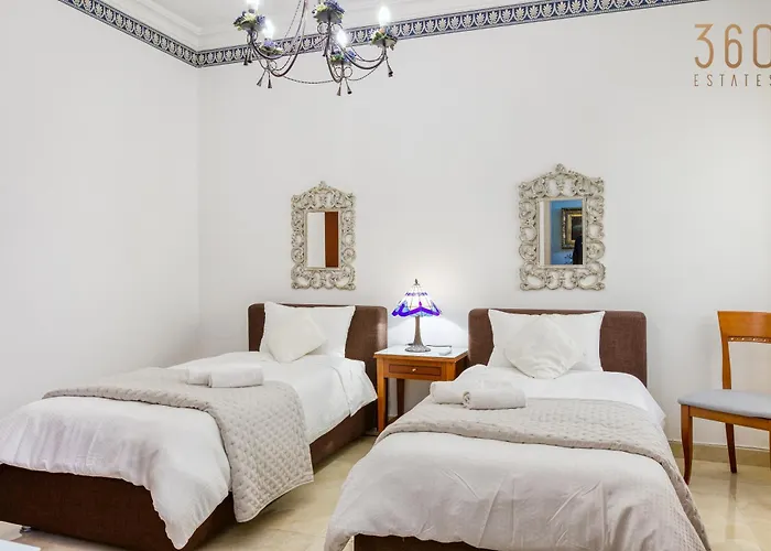 아파트 A Lovely 3br Maisonette In Lovely Town Of By 360 Estates