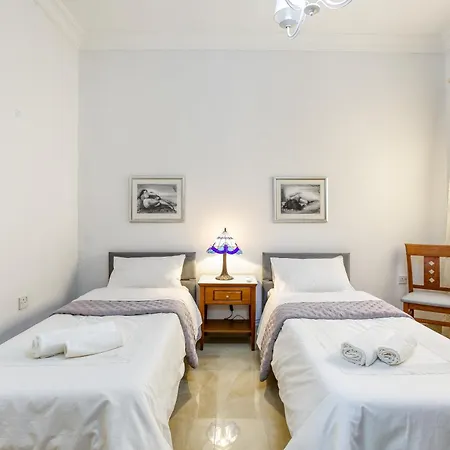 Apartment A Lovely 3br Maisonette In Lovely Town Of By 360 Estates *